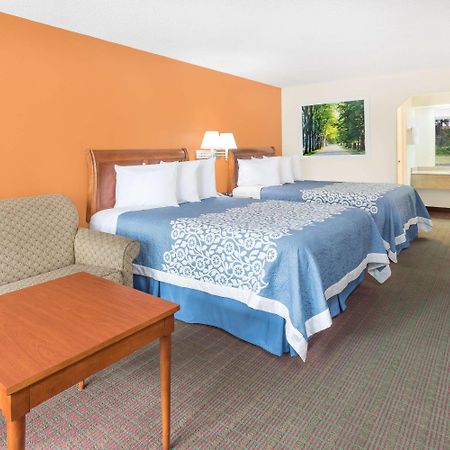 Days Inn By Wyndham Orangeburg South Exterior photo
