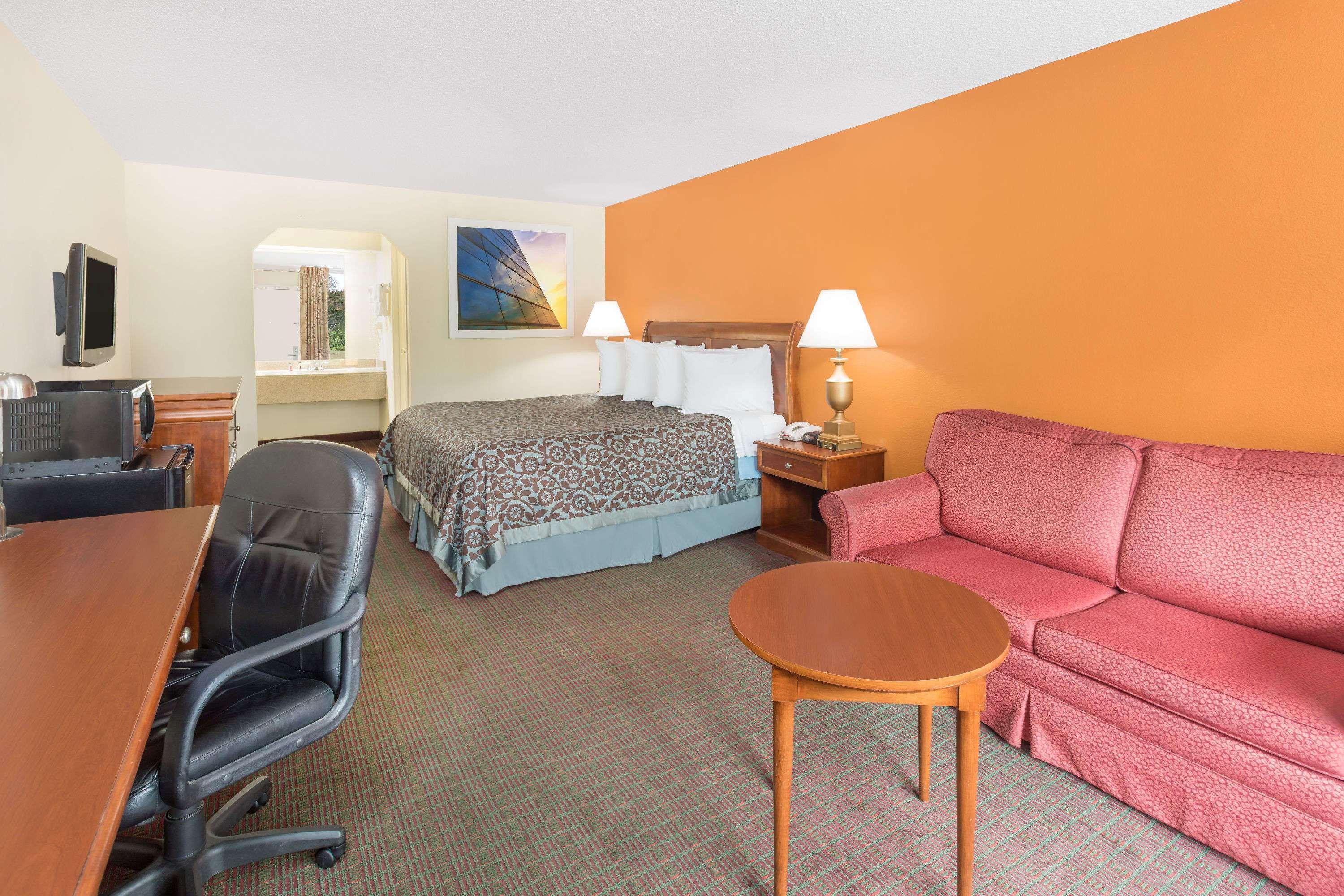 Days Inn By Wyndham Orangeburg South Exterior photo