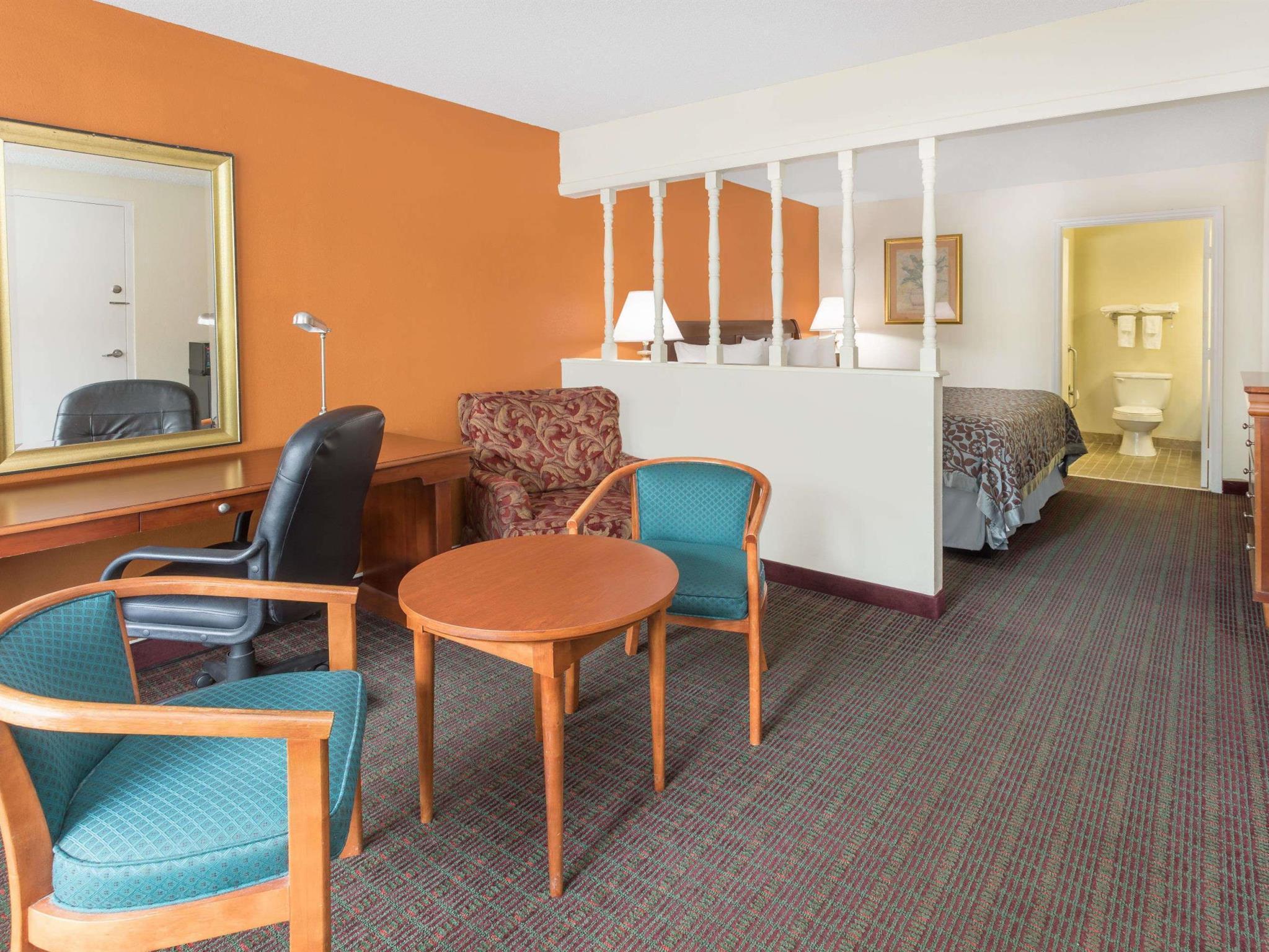 Days Inn By Wyndham Orangeburg South Exterior photo