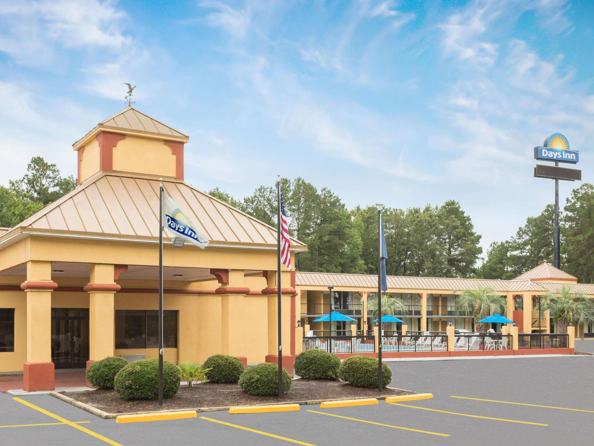 Days Inn By Wyndham Orangeburg South Exterior photo