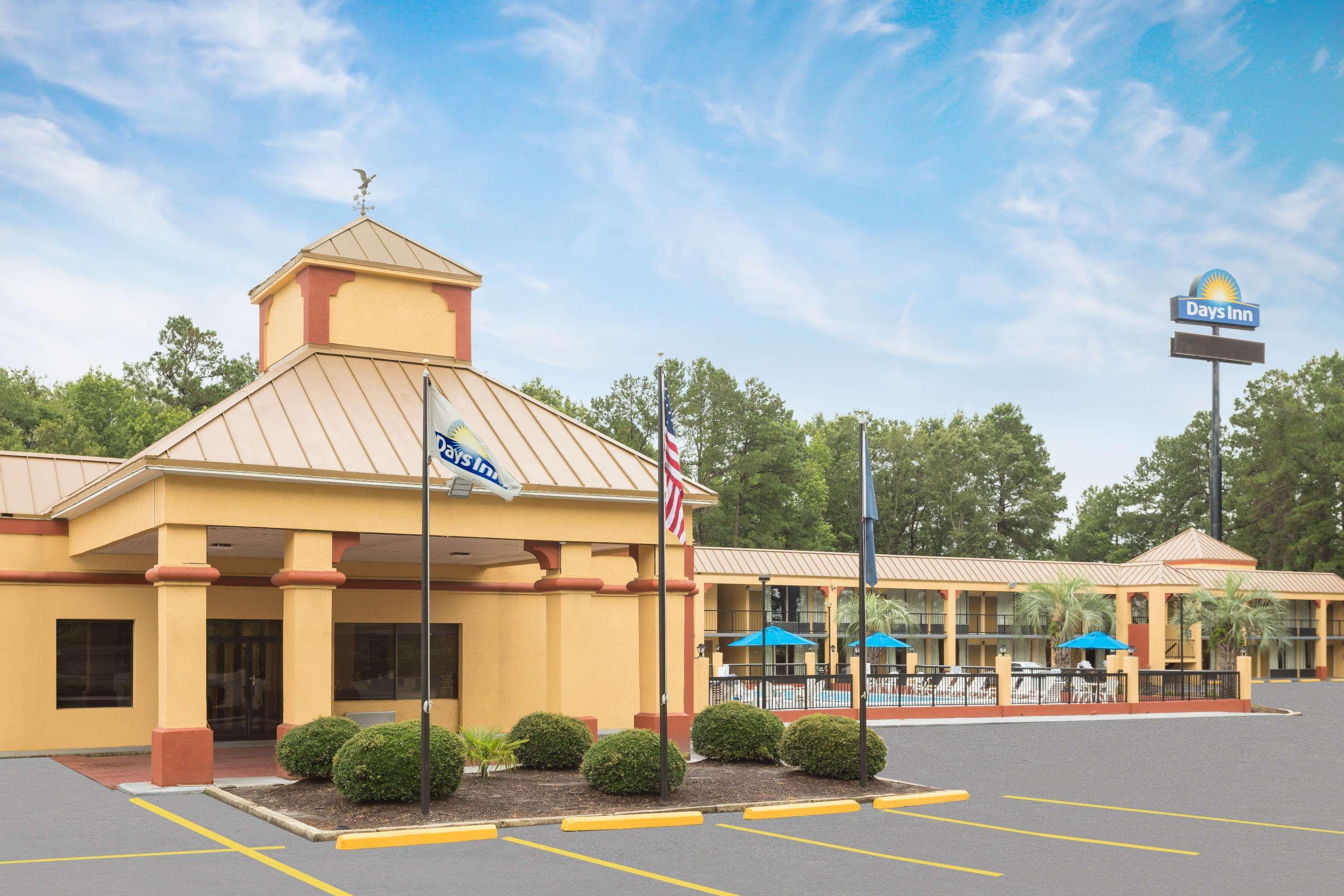 Days Inn By Wyndham Orangeburg South Exterior photo