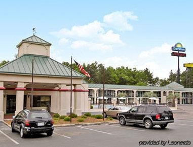 Days Inn By Wyndham Orangeburg South Exterior photo