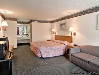 Days Inn By Wyndham Orangeburg South Room photo