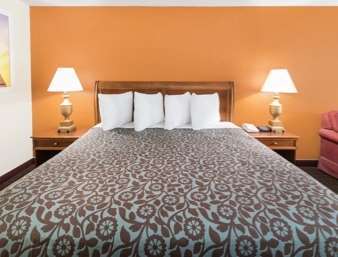 Days Inn By Wyndham Orangeburg South Room photo