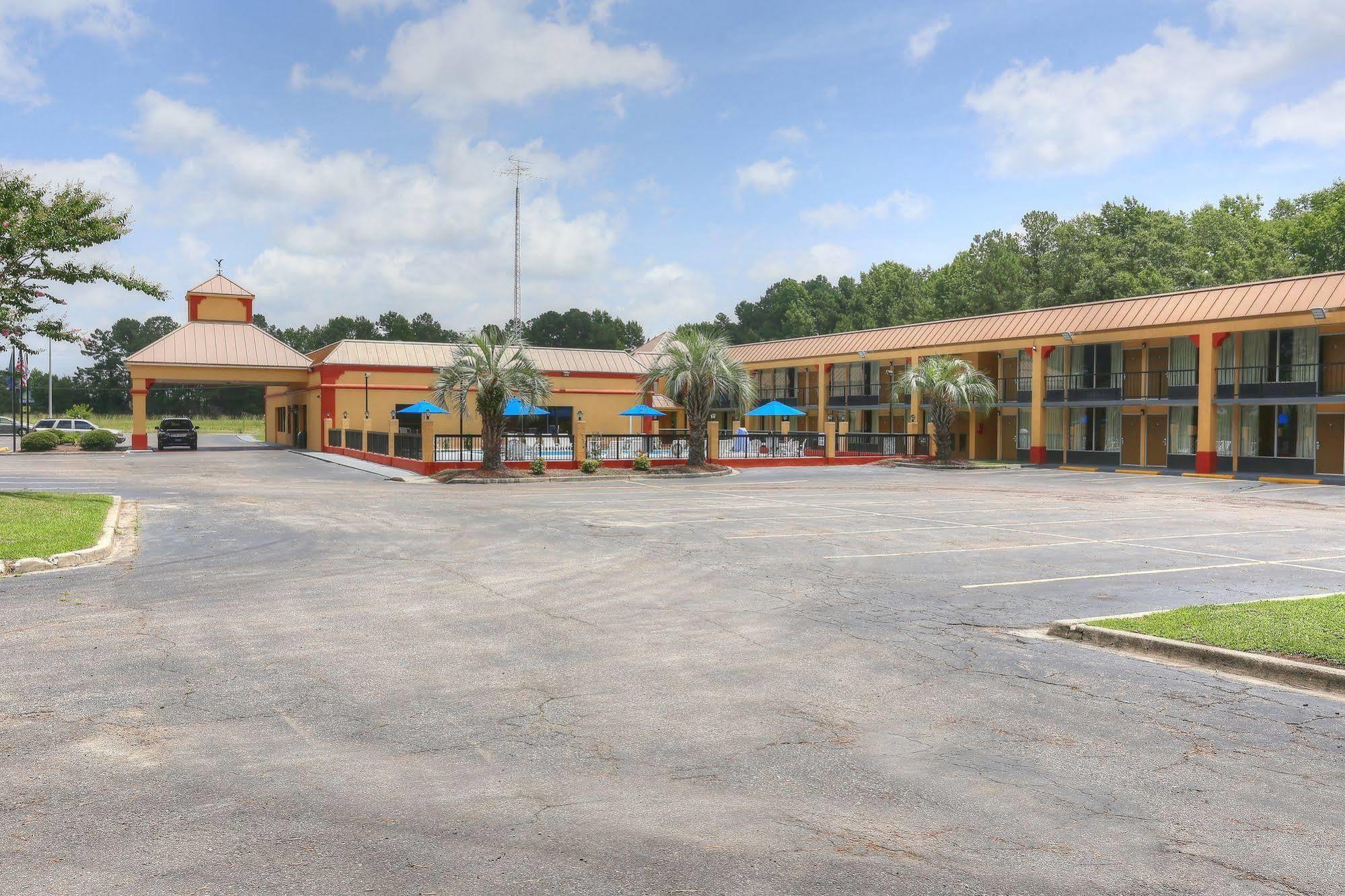 Days Inn By Wyndham Orangeburg South Exterior photo
